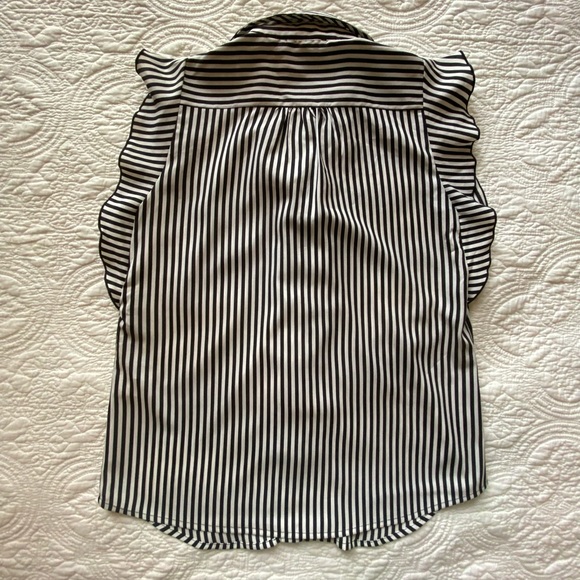 Karl Lagerfeld Oversized Ruffle Top with Cap Sleeves Size Small - Picture 8 of 15